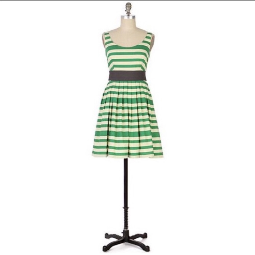 Size 0 anthropologie dress in good condition - Picture 1 of 5